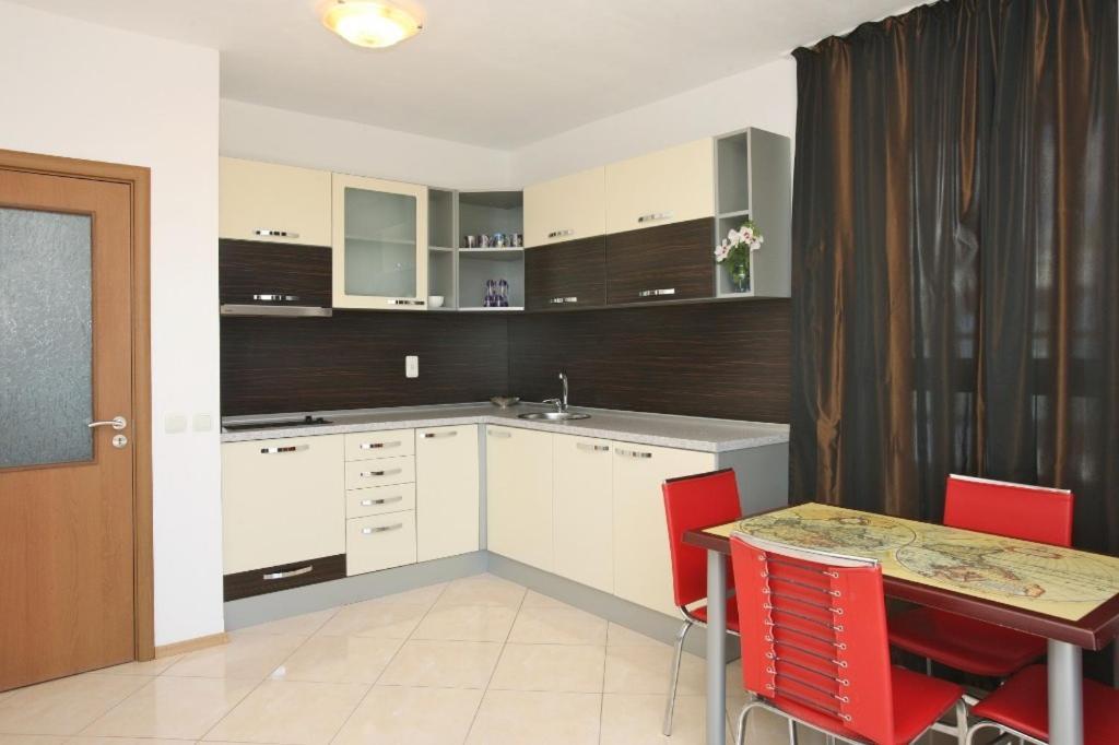 Sofia Apartments In Sunny Residence Slăntjev Brjag Rum bild